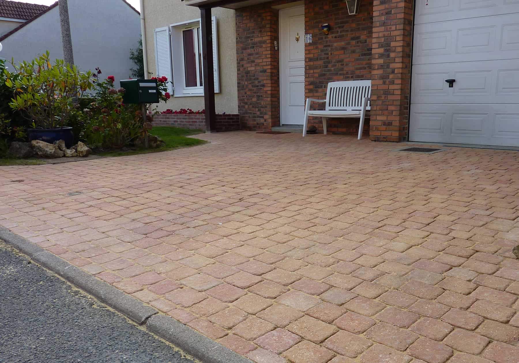 Pose de pavé et réalisation d’allée à Montigny le Bretonneux, Yvelines (78) et Eure et Loir (28)